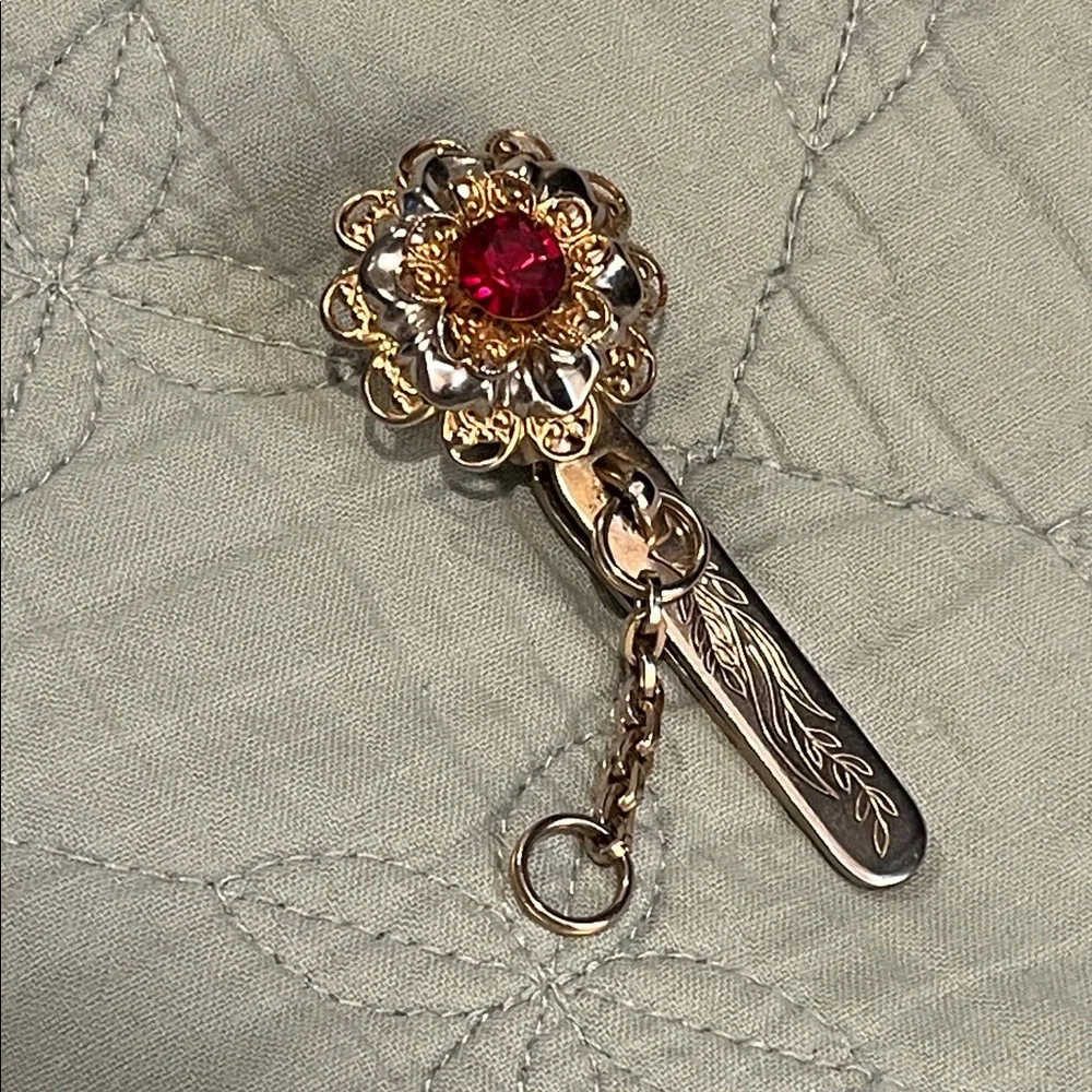 Vtg 50s Gold filigree & Red Gem Clip-On Key Holder - Picture 1 of 12